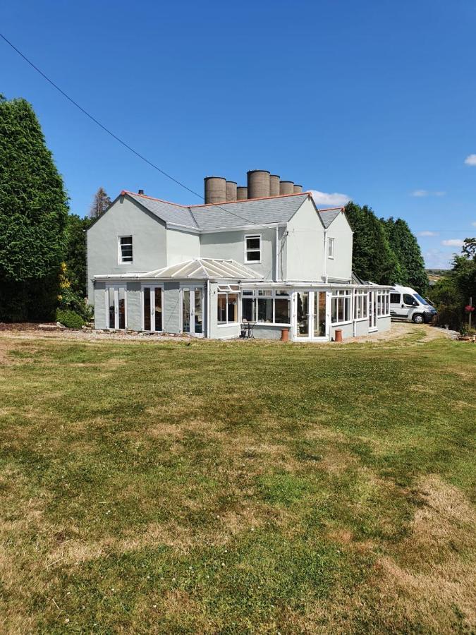 세인트오스틀 Station House B&B 외부 사진